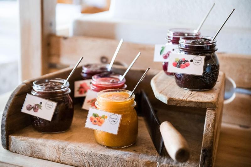 Kristallhotel Corona-Krone サン・ヴィジリオ・ディ・マレッベ エクステリア 写真